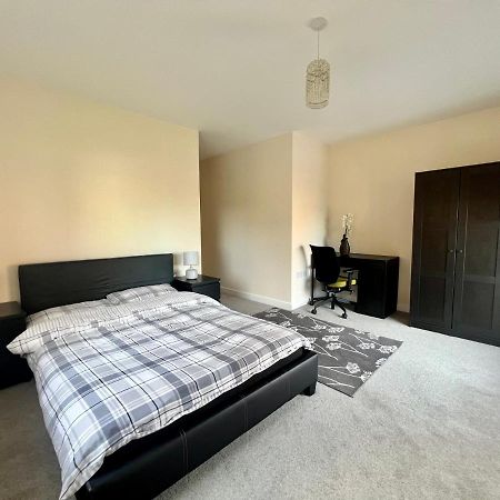 Spacious 2-Bedroom House With Free Parking Chatham (Kent) Exterior foto