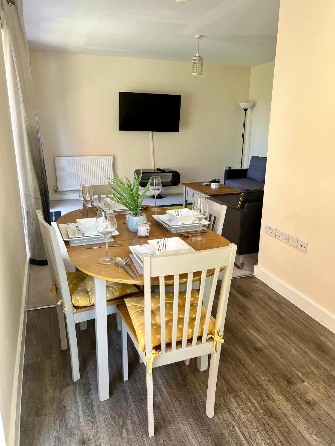 Spacious 2-Bedroom House With Free Parking Chatham (Kent) Exterior foto