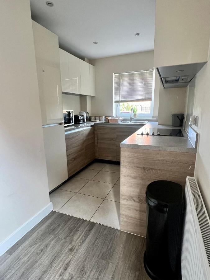 Spacious 2-Bedroom House With Free Parking Chatham (Kent) Exterior foto