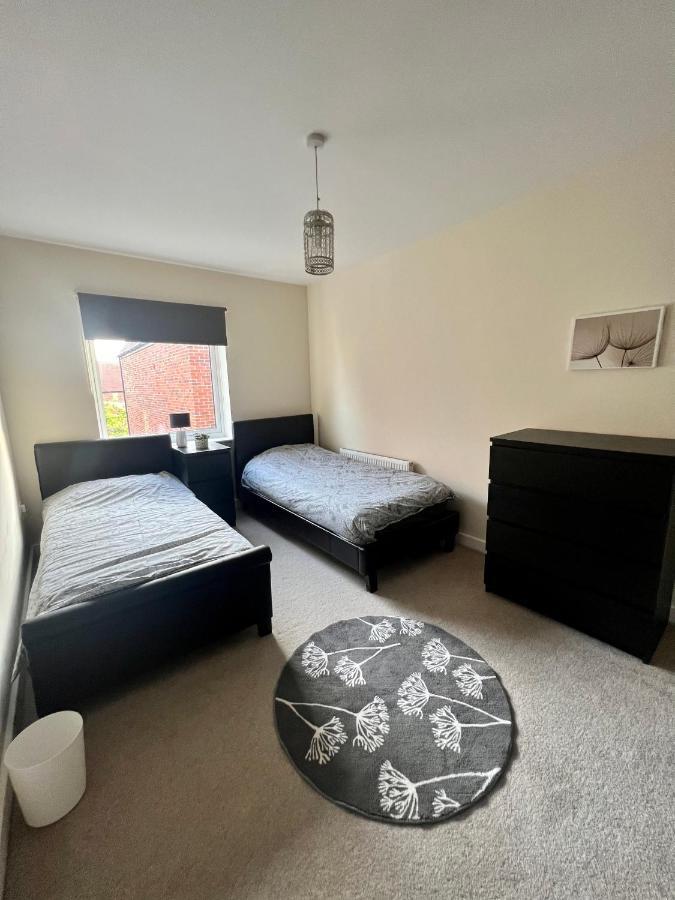 Spacious 2-Bedroom House With Free Parking Chatham (Kent) Exterior foto