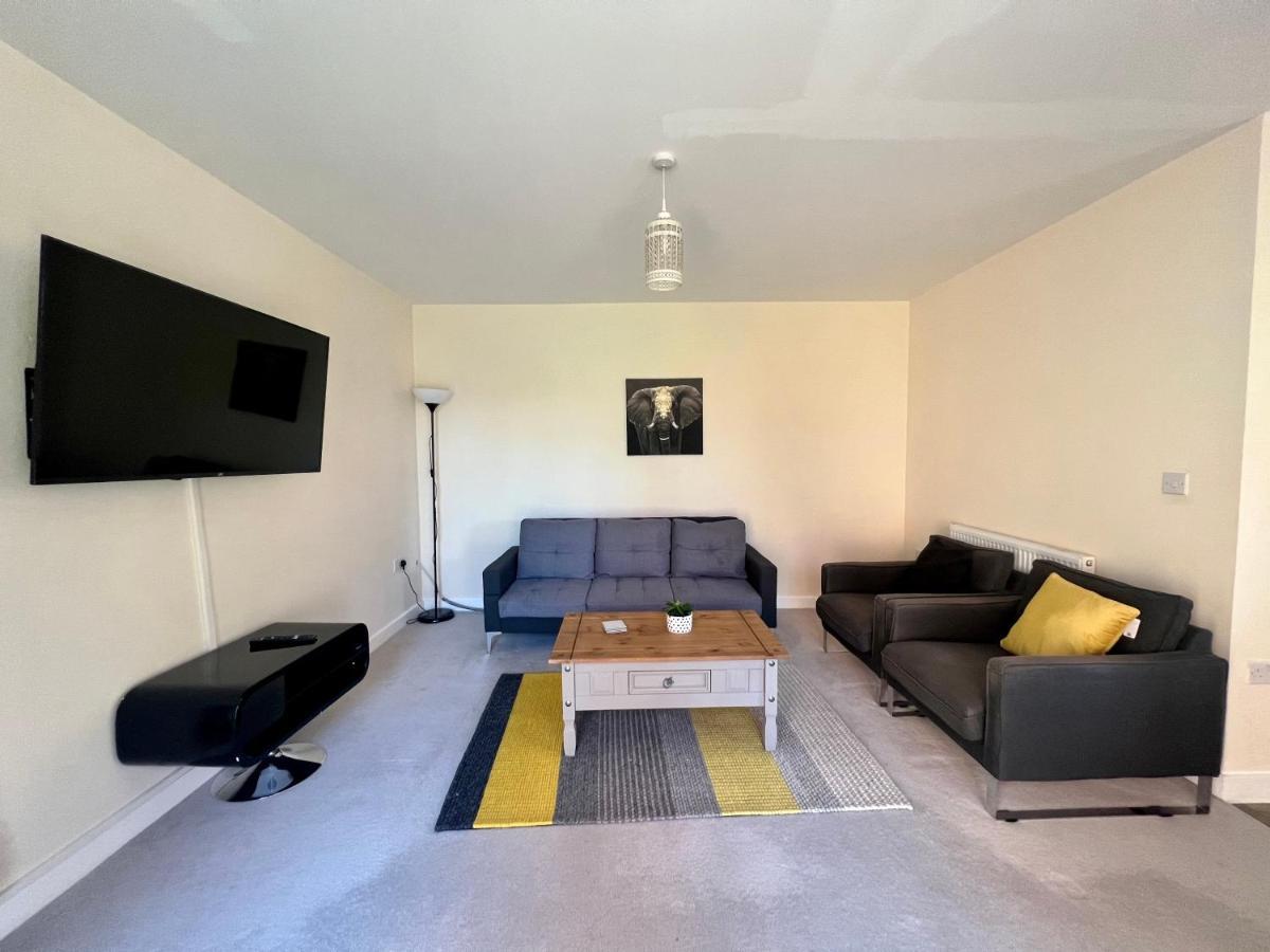 Spacious 2-Bedroom House With Free Parking Chatham (Kent) Exterior foto