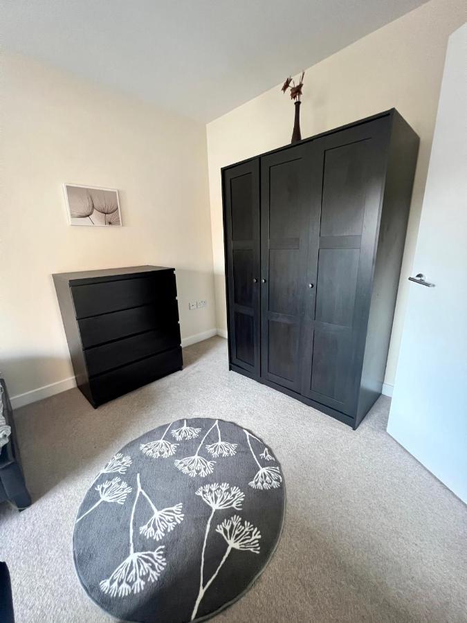Spacious 2-Bedroom House With Free Parking Chatham (Kent) Exterior foto