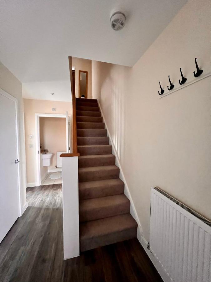 Spacious 2-Bedroom House With Free Parking Chatham (Kent) Exterior foto