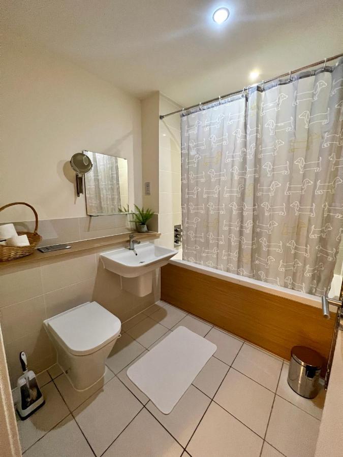 Spacious 2-Bedroom House With Free Parking Chatham (Kent) Exterior foto